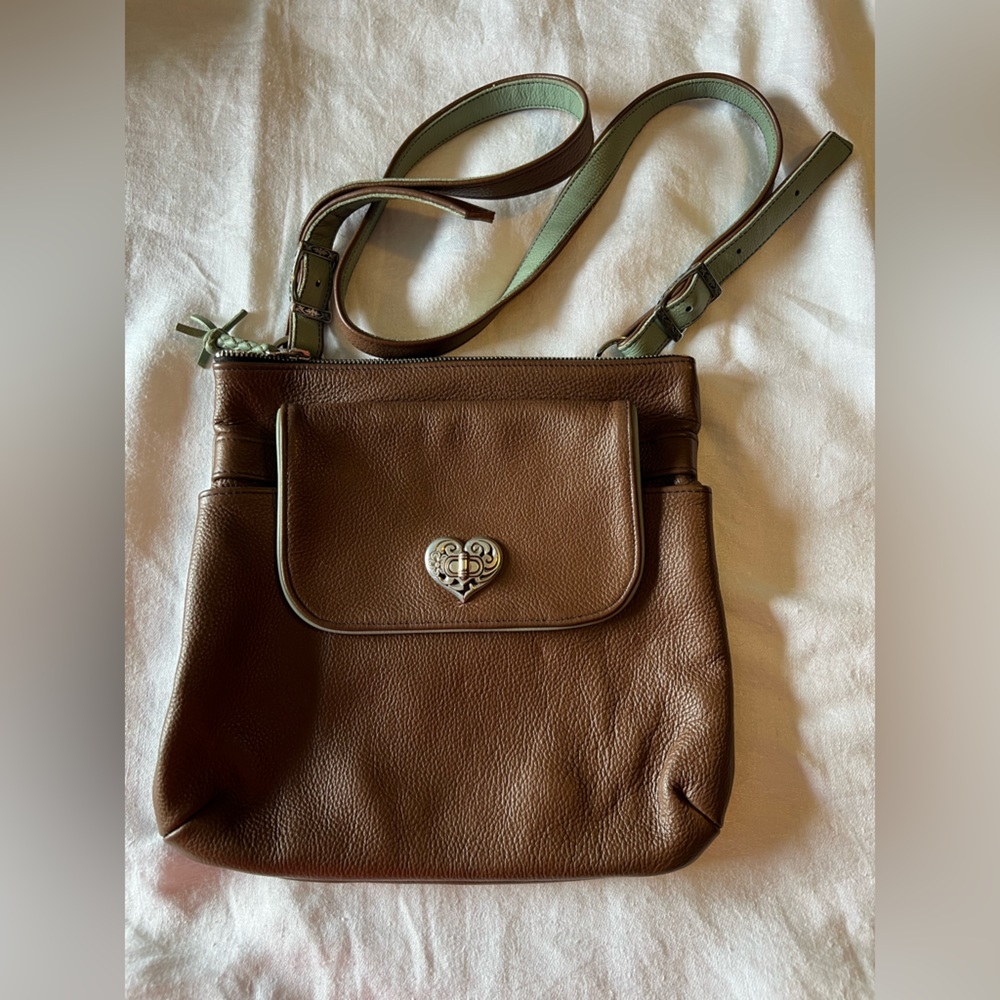 Classic Brown Leather Bag with Timeless Design. Silver hardware.